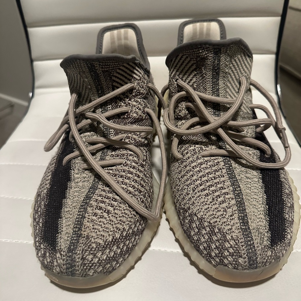 Mens Yeezy Sneakers | Size 9.5